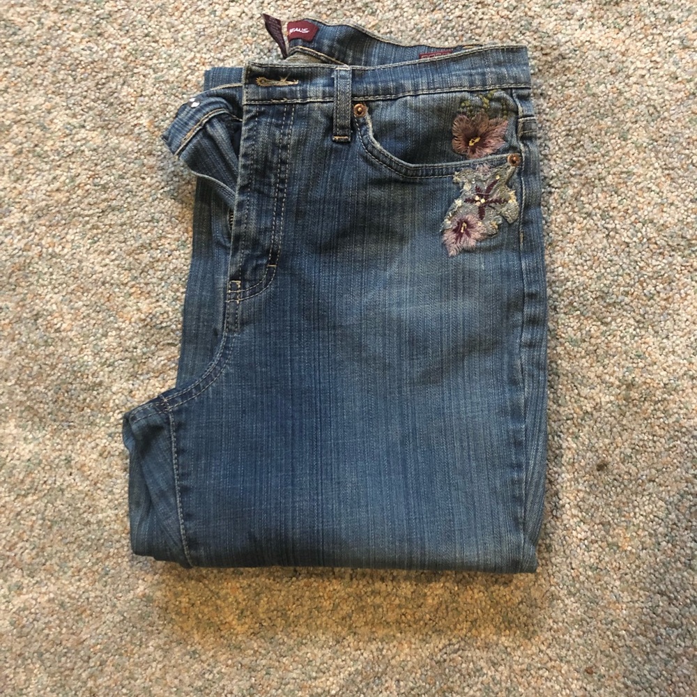 Jones Wear Jeans Floral Embroidered Size 10